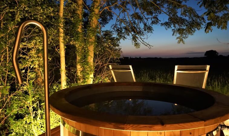 Wellness Lodge mit privatem Whirlpool etwas außerhalb von Renesse