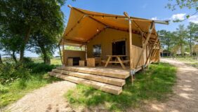 Buch ein luxuriöses Safarizelt bei Roompot Glamping Lauwersmeer!