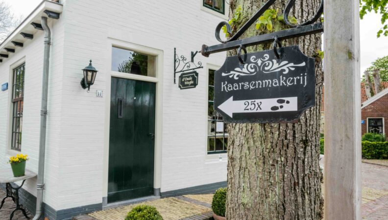 Schild zur Kerzenzieherei in Bourtange