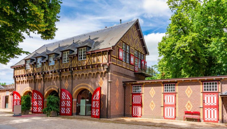 Gebäude am Eingang Kasteel de Haar