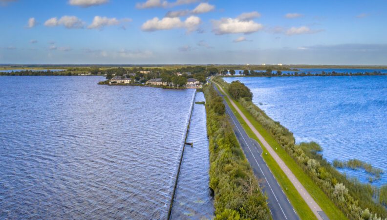 Autobahn führt durch Weerribben-Wieden