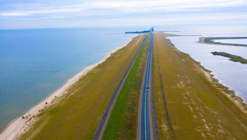 Houtribdijk N302 von Lelystad nach Enkhuizen